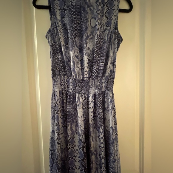 NANETTE LEPORE Blue Snakeskin Print High-Low Sleeveless Smocked Midi Dress Size - Picture 4 of 7